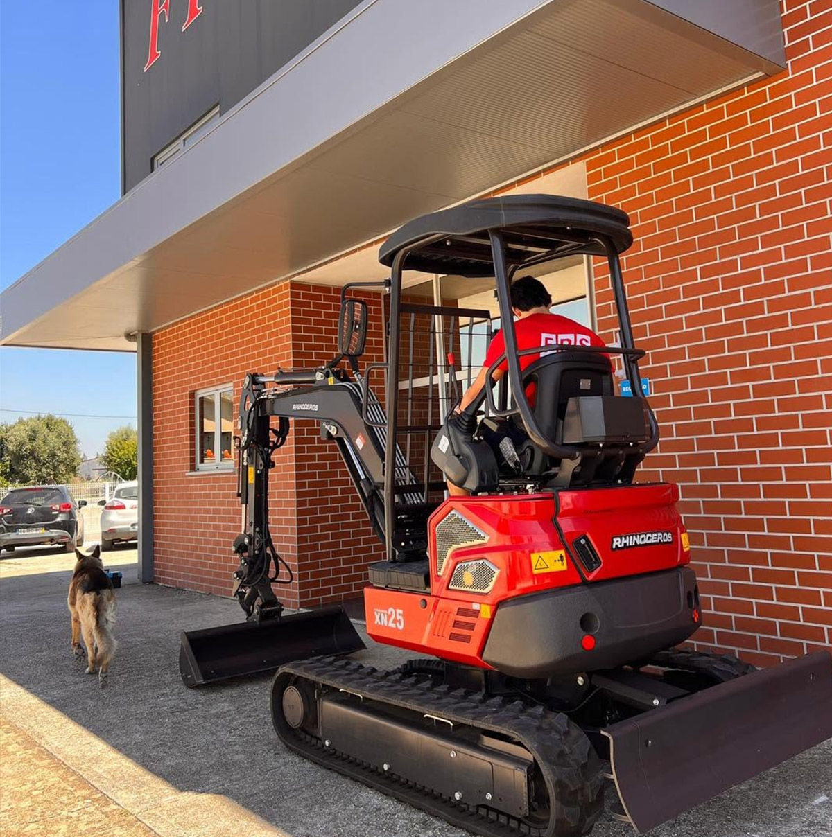 rhinoceros xn25c excavator in Portugal.jpg rhinoceros xn25c excavator in Portugal.jpg